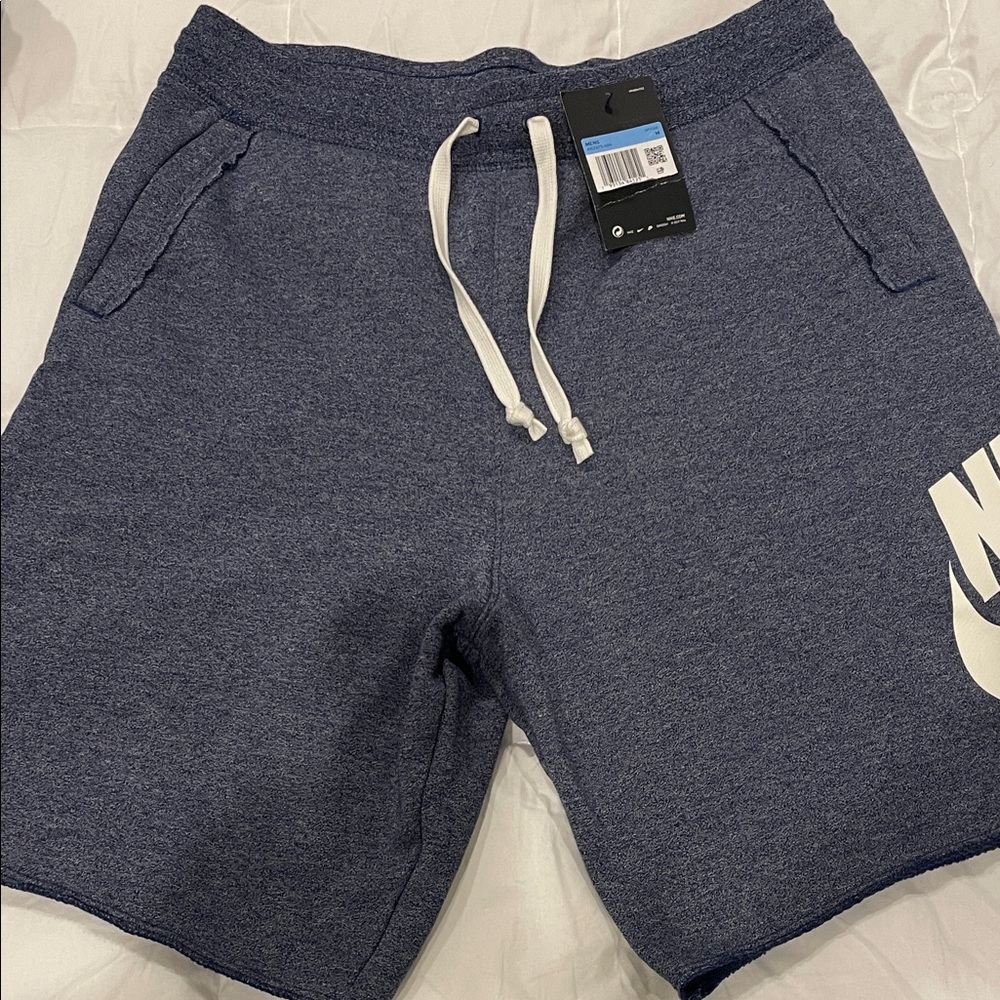 Men’s Nike loose fit/at knee length short